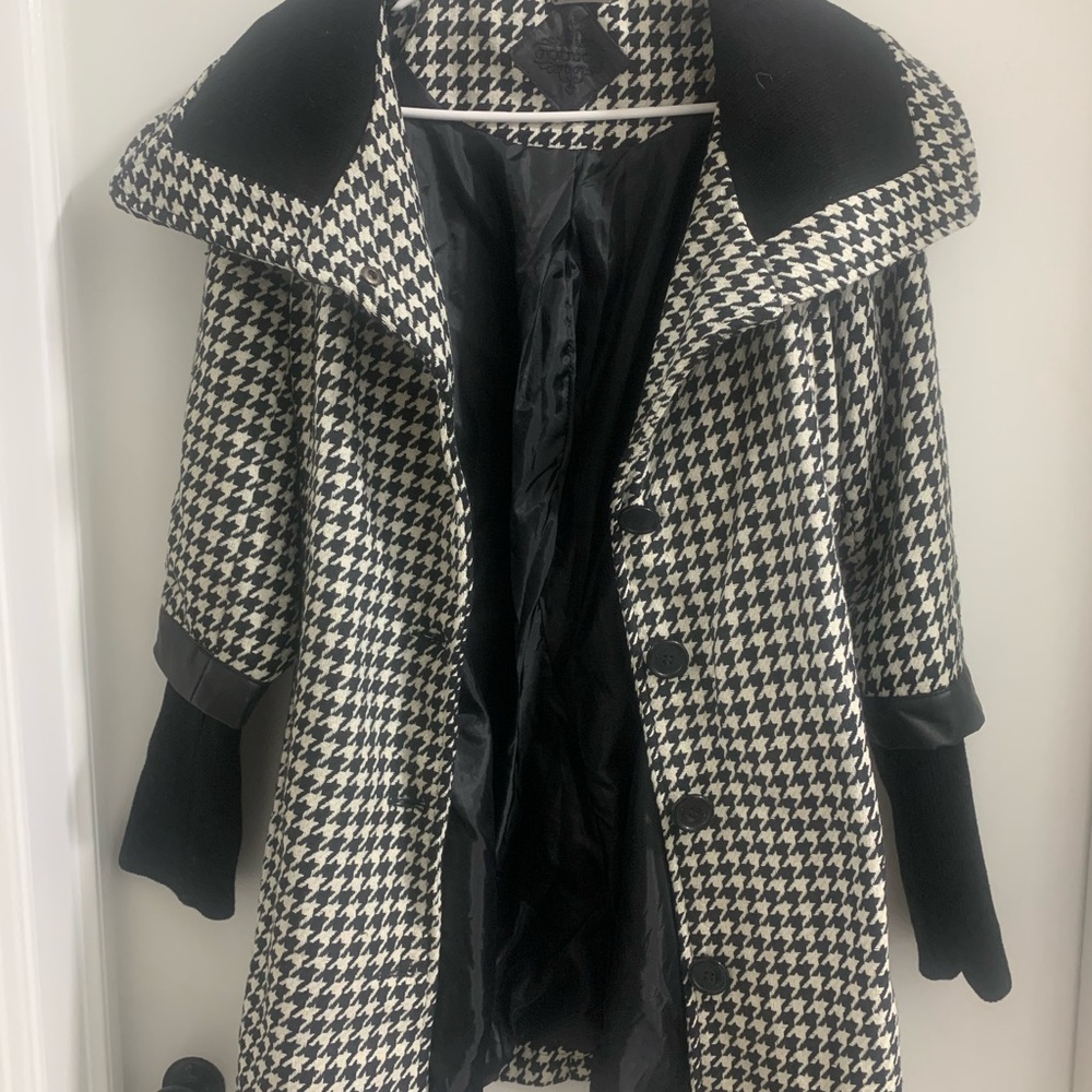 Black & White Coat - Picture 8 of 11